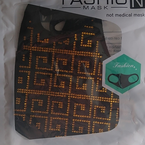 New! 4 Pack Rhinestone Fashion Face Masks - Picture 9 of 10